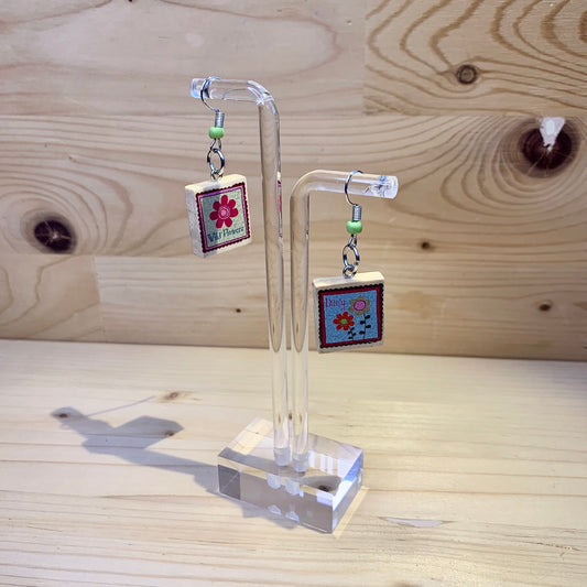 Scrabble Piece Earrings - Daisy & Wildflower