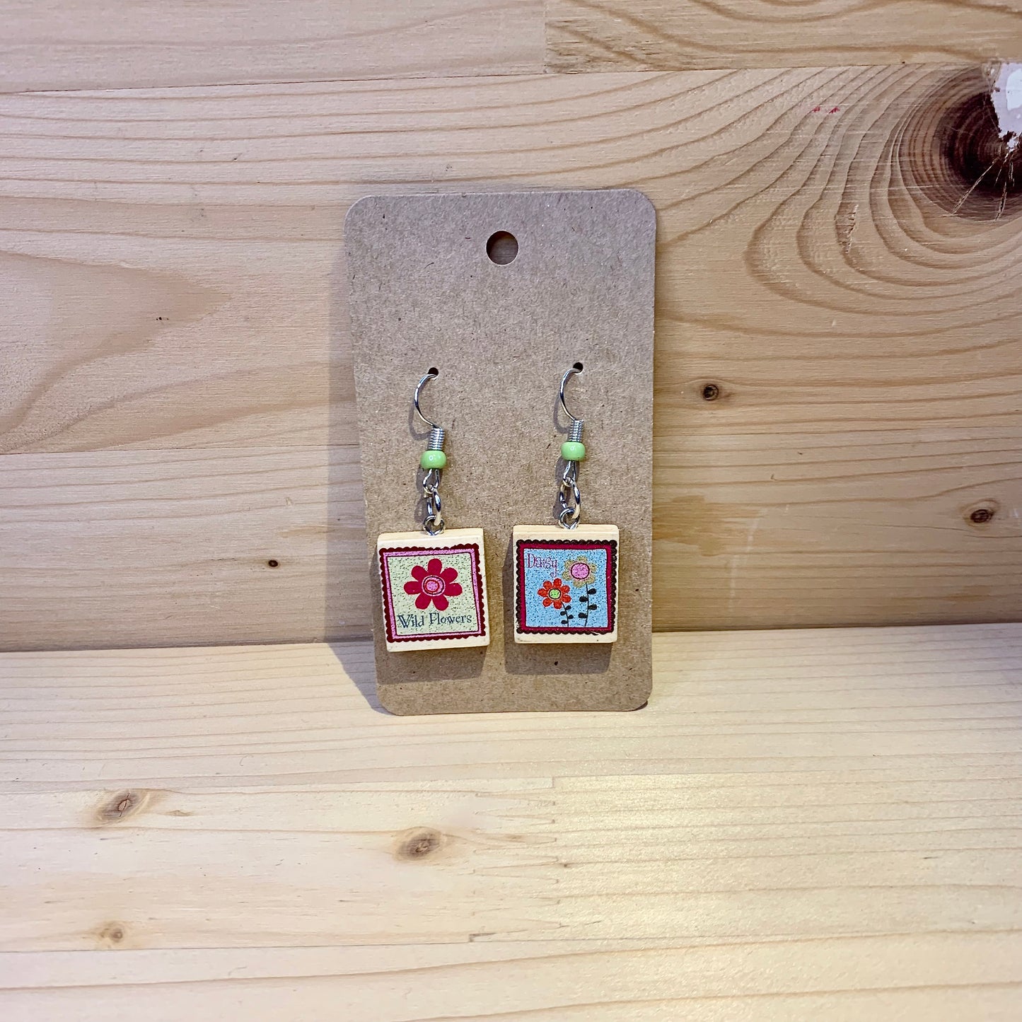 Scrabble Piece Earrings - Daisy & Wildflower